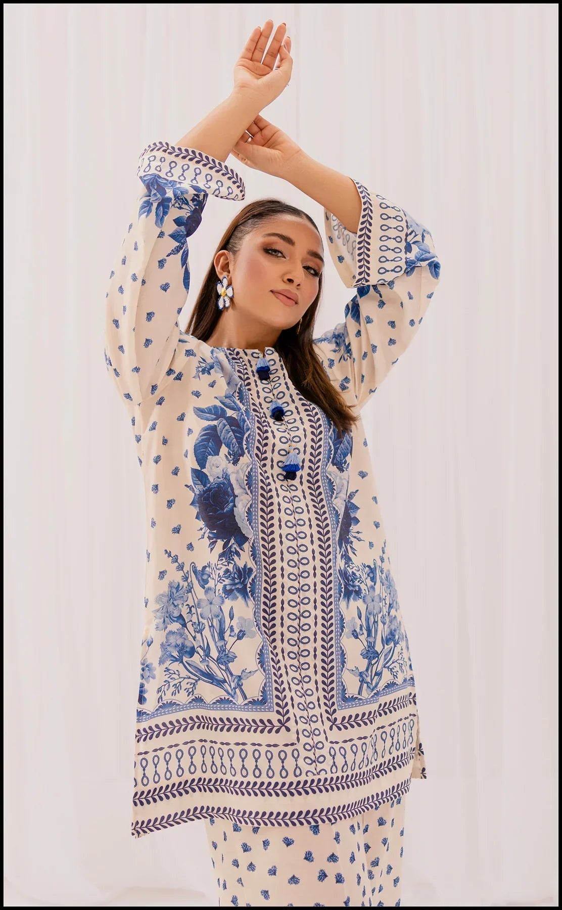 Royal Blue Bloom: Elegantly Embroidered Lawn Suit with Floral Detailing